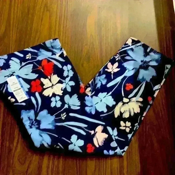 Fitted Capri ⭐️ - Picture 2 of 7